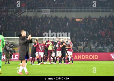 Torino, Italy. 30th Oct, 2021. Torino's team celebrate the success in the Serie A match between Torino FC and UC Sampdoria on October, 30th, 2021 at Stadio Grande Torino in Torino, Italy. Picture by Credit: Antonio Polia/Alamy Live News Stock Photo