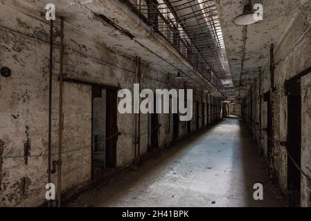 Abandoned corridor in the Eastern State Penitentiary in Philadelphia, USA Stock Photo