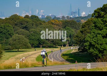 Cyclists with a backdrop of the City Of London from Richmond Park, London Stock Photo