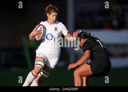 England's Sarah Hunter (left) in action with New Zealand's Ayesha Leti-I'iga during the Women's Autumn International match at Sandy Park, Exeter. Picture date: Sunday October 31, 2021. Stock Photo