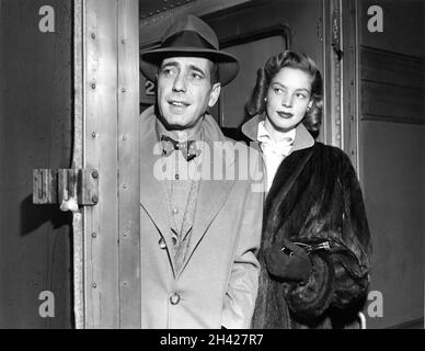 HUMPHREY BOGART and LAUREN BACALL 1949 candid portrait at home by BERT ...