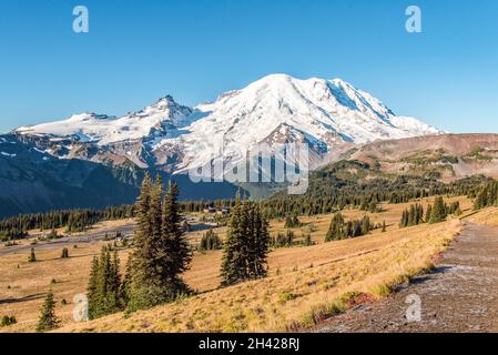 Cloudless view on Mt Rainier from Mt Fremont Lookout Trail, USA Stock Photo
