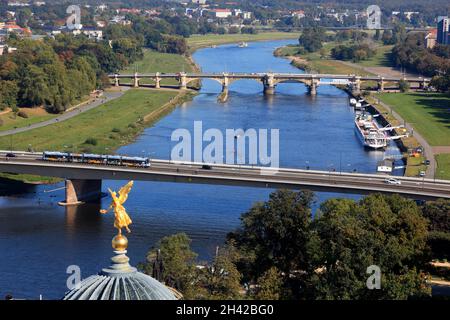 Elbe mit Carolabrücke und Albertbrücke, Dresden von oben, Sachsen, Deutschland Stock Photo