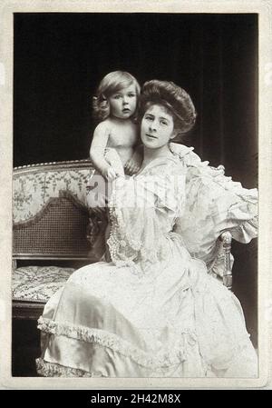 Gwendoline Syrie Maud Wellcome (née Barnardo), Syrie Maugham and Henry Mounteney Wellcome. Photograph by Lambert Weston & son. Stock Photo