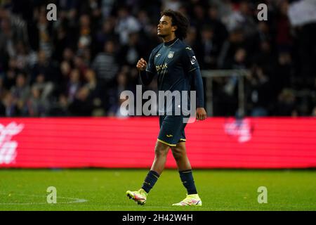 BRUSSEL, BELGIUM - OCTOBER 31: Joshua Zirkzee of Anderlecht celebrate scoring first Anderlecht goal of the evening during the Jupiler Pro League match between Anderlecht and OH Leuven at Lotto Park on October 31, 2021 in Brussel, Belgium (Photo by Jeroen Meuwsen/Orange Pictures) Stock Photo