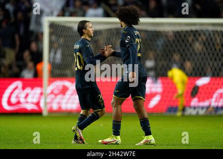 BRUSSEL, BELGIUM - OCTOBER 31: Joshua Zirkzee of Anderlecht celebrate scoring first Anderlecht goal of the evening during the Jupiler Pro League match between Anderlecht and OH Leuven at Lotto Park on October 31, 2021 in Brussel, Belgium (Photo by Jeroen Meuwsen/Orange Pictures) Stock Photo