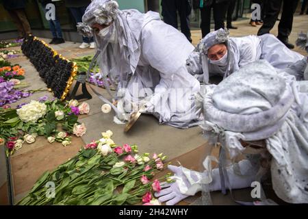 London, England, UK 29 October 2021 XR Greenwich and Stop Silvertown Tunnel Coalition join with other groups from around the world for the Defund Climate Chaos day, gathering at Macquarie Capital to demand they stop profitting from climate chaos. Rebels dressed as banshees join the group, wailing as they mourn for the destruction of the planet Stock Photo