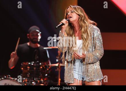 Austin, USA. 30th Oct, 2021. Carly Pearce performs at the iHeartCountry Festival at the Frank Erwin Center on Saturday, Oct. 30, 2021, in Austin, Texas. (Photo by Jack Plunkett/imageSPACE/Sipa USA) Credit: Sipa USA/Alamy Live News Stock Photo