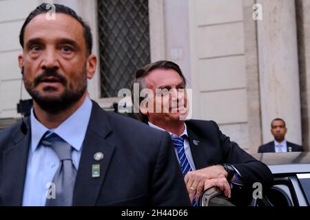 Rome, Italy. 31st Oct, 2021. Brazilian President Jair Bolsonaro waves the crowd as he arrives in Brazilian embassy in Rome, Italy on October 31, 2021. Credit: ALEXANDROS MICHAILIDIS/Alamy Live News Stock Photo