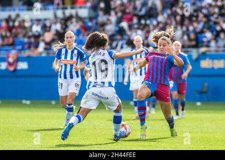 Barcelona, Spain. 31st Oct, 2021. Martens of FC Barcelona and Nuria Rabano of Real Sociedad in action during the Primera Iberdrola match between FC Barcelona Femeni and Real Sociedad Femenino at Estadi Johan Cruyff.Final score; FC Barcelona Femeni 8:1 Real Sociedad Femenino. (Photo by Thiago Prudencio/SOPA Images/Sipa USA) Credit: Sipa USA/Alamy Live News Stock Photo