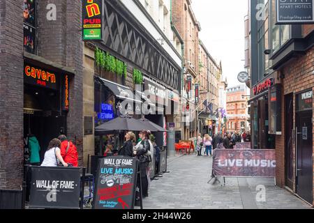 Tourists at entrance to The Cavern Club, Mathew Street, Liverpool, Merseyside, England, United Kingdom Stock Photo