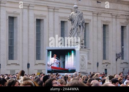 Vatican City, Vatican . 31st Oct, 2021. Pope Francis leads the Angelus prayer at Saint Peter's Square on October 31, 2021 in The Vatican. Credit: ALEXANDROS MICHAILIDIS/Alamy Live News Stock Photo