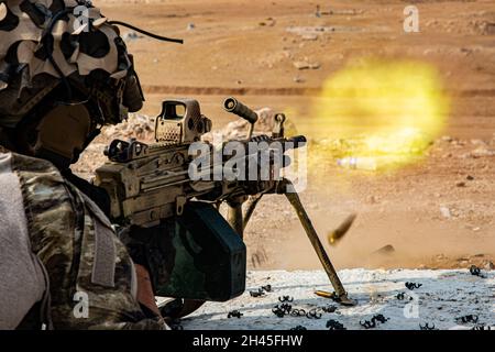 A M249 Squad Automatic Weapon (SAW) is fired at a targeted area during Exercise Phoenix Fires, a live fire exercise held at Mosul Dam, Iraq, on October 28, 2021. The exercise partnered Coalition Joint Terminal Attack Controllers (JTAC) with Iraqi Terminal Attack Controllers (ITAC) to enhance Iraqi forces’ ability to engage in close air support. (U.S. Army Photo by Spc. Trevor Franklin) Stock Photo