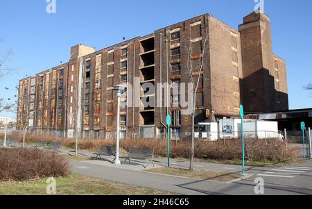 Old industrial building in the Bush Terminal Piers Park area, Brooklyn, NY, USA Stock Photo
