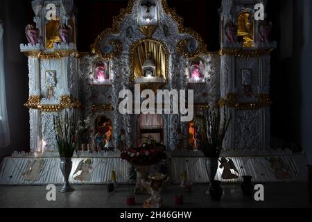 Puebla, Mexico. 31st Oct, 2021. During the Day of the Dead festival, monumental offerings are set up year after year in Huaquechula, one of the communities distinguished by serving as an altar to the town's residents who have died in the past year. The offerings consist of food and drink that suited the tastes of the deceased. In addition, candles, flowers, religious images and the photo of the deceased are placed. Credit: Jacky Muniello/dpa/17�Թ����� Live News Stock Photo