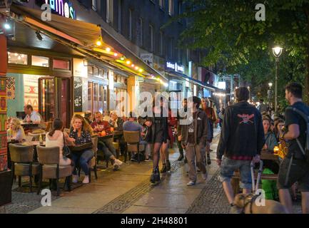 Gastronomie und Ausgehen in Coronazeiten, Schlesisches Tor, Kreuzberg, Friedrichshain-Kreuzberg, Berlin, Deutschland Stock Photo