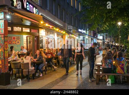 Gastronomie und Ausgehen in Coronazeiten, Schlesisches Tor, Kreuzberg, Friedrichshain-Kreuzberg, Berlin, Deutschland Stock Photo