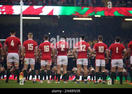 Cardiff, UK. 30th Oct, 2021. Wales players face up to the New Zealand Haka before k/o. Rugby Autumn international match, Wales v New Zealand at the Principality Stadium in Cardiff on Saturday 30th October 2021. pic by Andrew Orchard/Andrew Orchard sports photography Credit: Andrew Orchard sports photography/Alamy Live News Stock Photo