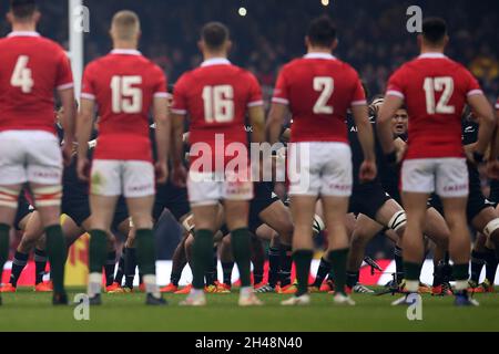 Cardiff, UK. 30th Oct, 2021. Wales players face up to the New Zealand Haka before k/o. Rugby Autumn international match, Wales v New Zealand at the Principality Stadium in Cardiff on Saturday 30th October 2021. pic by Andrew Orchard/Andrew Orchard sports photography Credit: Andrew Orchard sports photography/Alamy Live News Stock Photo