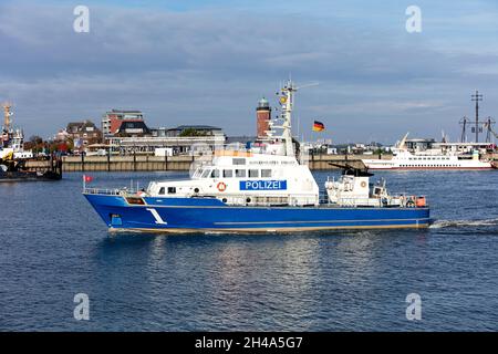 Hamburg Police coast patrol boat BÜRGERMEISTER BRAUER entering the port of Cuxhaven Stock Photo