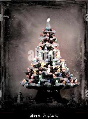 https://l450v.alamy.com/450v/2h4a82x/front-room-decorated-for-christmas-with-christmas-tree-antique-on-film-or-negative-for-photography-history-historic-2h4a82x.jpg