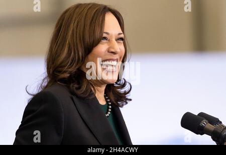 New York, USA. 01st Nov, 2021. U.S. Vice President Kamala Harris speaks at an event promoting the Biden administration’s Build Back Better agenda and and clean energy solutions in a Port Authority of New York and New Jersey hangar at John F. Kennedy International airport in the Queens borough of New York, New York, USA, 01 November 2021. Credit: Abaca Press/Alamy Live News Stock Photo