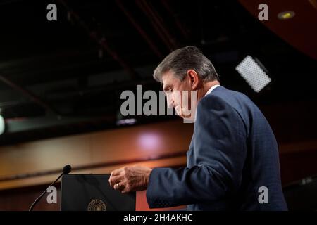 Washington, Vereinigte Staaten. 01st Nov, 2021. United States Senator Joe Manchin III (Democrat of West Virginia) holds a brief news conference at the US Capitol in Washington, DC, Monday, November 1, 2021. Credit: Rod Lamkey/CNP/dpa/Alamy Live News Stock Photo