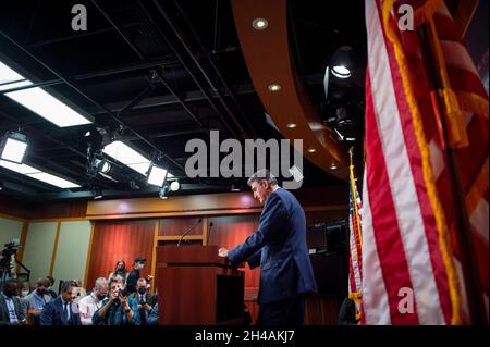 Washington, Vereinigte Staaten. 01st Nov, 2021. United States Senator Joe Manchin III (Democrat of West Virginia) holds a brief news conference at the US Capitol in Washington, DC, Monday, November 1, 2021. Credit: Rod Lamkey/CNP/dpa/Alamy Live News Stock Photo