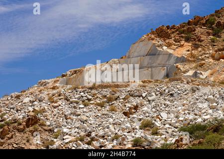 Marble quarry southwest of Karibib (at road D1952), Jonathan Palisandro Marble Mining, Karibib district, Erongo Region, Namibia Stock Photo