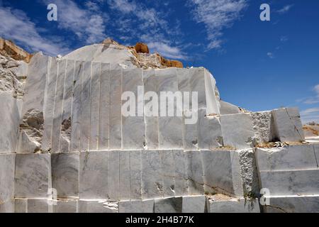 Marble quarry southwest of Karibib (at road D1952), Jonathan Palisandro Marble Mining, Karibib district, Erongo Region, Namibia Stock Photo