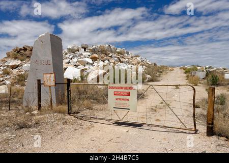 Marble quarry southwest of Karibib (at road D1952), Jonathan Palisandro Marble Mining, Karibib district, Erongo Region, Namibia Stock Photo