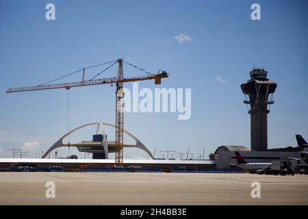Los Angeles, California, USA. 28th Mar, 2019. A crane works on construction between Southwest Terminal 1 and Delta Terminal 2 as the Theme Building and Air Traffic Control Tower stand at Los Angeles International Airport (LAX) on Thursday, March 28, 2019 in Los Angeles, Calif. © 2019 Patrick T. Fallon (Credit Image: © Patrick Fallon/ZUMA Press Wire) Stock Photo
