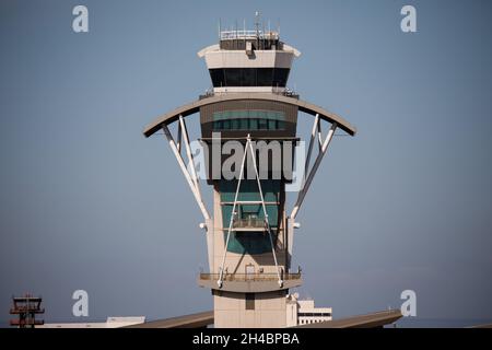 Los Angeles, California, USA. 28th Mar, 2019. The Air Traffic Control Tower (ATC) of Los Angeles International Airport (LAX) on Thursday, March 28, 2019 in Los Angeles, Calif. © 2019 Patrick T. Fallon (Credit Image: © Patrick Fallon/ZUMA Press Wire) Stock Photo