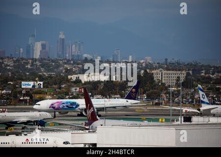 Los Angeles, California, USA. 28th Mar, 2019. An Saudi Arabian Airlines Boeing Co 777-300 (Registration HZ-AK43) at Los Angeles International Airport (LAX) on Thursday, March 28, 2019 in Los Angeles, Calif. © 2019 Patrick T. Fallon (Credit Image: © Patrick Fallon/ZUMA Press Wire) Stock Photo