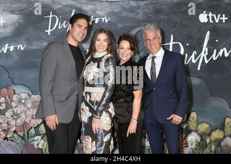 LOS ANGELES - NOV 1: Griffin Steinfeld, Hailee Steinfeld, Cheri