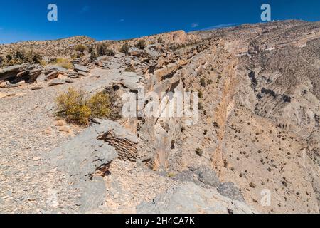 Rims of Wadi Ghul canyon in Hajar Mountains, Oman Stock Photo