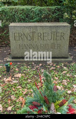 Grabmal, Ernst und Hanna Reuter, Waldfriedhof, Potsdamer Chaussee, Zehlendof, Berlin, Deutschland Stock Photo