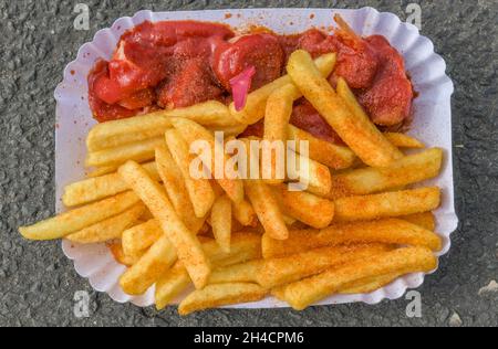 'Currywurst mit Pommes von ''Curry 36''' Stock Photo