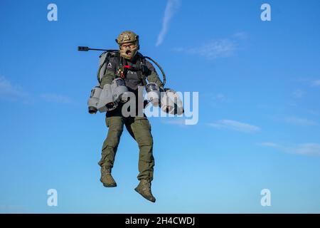 Human Jet 'Jet Man' Richard Browning demonstrating Gravity, a human jet suit ...