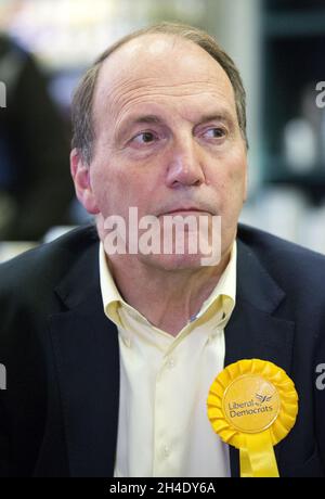 Former Liberal Democrats Bermondsey and Old Southwark MP Sir Simon Hughes visit an artisan bakery Comptoir Gourmand in Bermondsey, south London, during the campaign trail for the General Election next Thursday June 8. Picture dated: , Tuesday May 30, 2017. Photo credit should read: Isabel Infantes / EMPICS Entertainment. Stock Photo