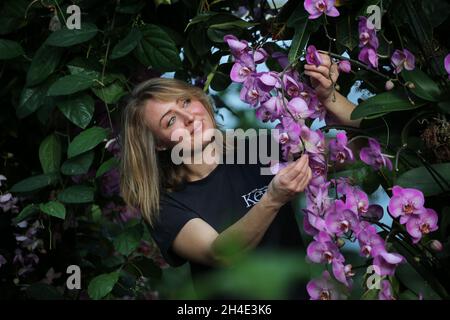 Horticulturist Hannah Button makes some final adjustments during a preview for the Kew Orchid Festival: Celebrate the colour of Colombia, display at the Royal Botanic Gardens, Kew, west London. . Picture dated: Wednesday February 7, 2019. Photo credit should read: Isabel Infantes / EMPICS Entertainment. Stock Photo
