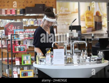 Perfume shop 2024 oxford street