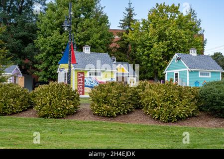 Artist shanties at Harbor Overlook in Hyannis, Massachusetts Stock Photo