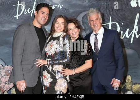 LOS ANGELES - NOV 1: Griffin Steinfeld, Hailee Steinfeld, Cheri