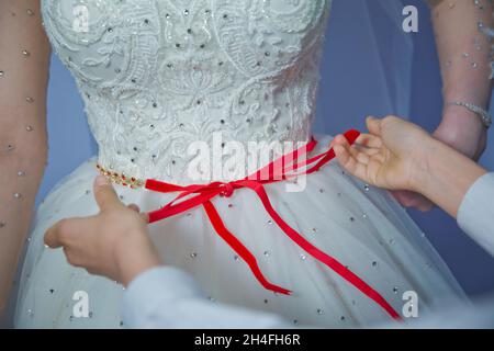 Lose Ribbons Lose the ribbon on the belly of the bride . Wedding . Bridesmaids lace ...