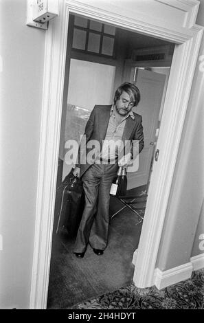 Stikkan Andersson, manager of Swedish pop group ABBA, at their hotel in London after winning the Eurovision Song Contest in Brighton, England, in April, 1974.  Photo: Lennart Edling / Kamerabild / TT News Agency / Code: 3012 Stock Photo