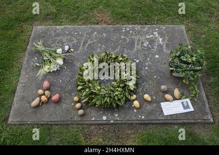 Grave of King Frederick II of Prussia (1712 - 1786) also known as Frederick the Great (Friedrich der Große) next to the Sanssouci Palace in the Sanssouci Park in Potsdam, Germany. Visitors often place potatoes on his grave in honour of his role in promoting the use of the potato in Prussia. Stock Photo