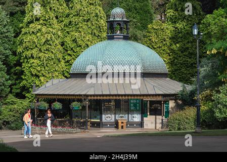 Cafe Valley Gardens, view in summer of the domed Magnesia Well Cafe - built in 1895 to house the Magnesia Well Pump Room, Valley Gardens Harrogate UK Stock Photo