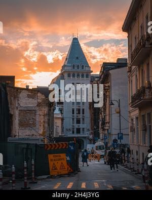 BUCHAREST, ROMANIA - Sep 01, 2021: The sun going down behind an old beautiful building in Bucharest, Stock Photo