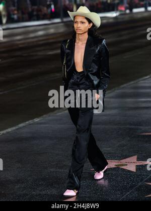 Hollywood, United States. 02nd Nov, 2021. HOLLYWOOD, LOS ANGELES, CALIFORNIA, USA - NOVEMBER 02: A model walks the runway at the Gucci Love Parade on the Hollywood Walk of Fame on Hollywood Boulevard outside the TCL Chinese Theatre IMAX on November 2, 2021 in Hollywood, Los Angeles, California, United States. (Photo by Image Press Agency/Sipa USA) Credit: Sipa USA/Alamy Live News Stock Photo